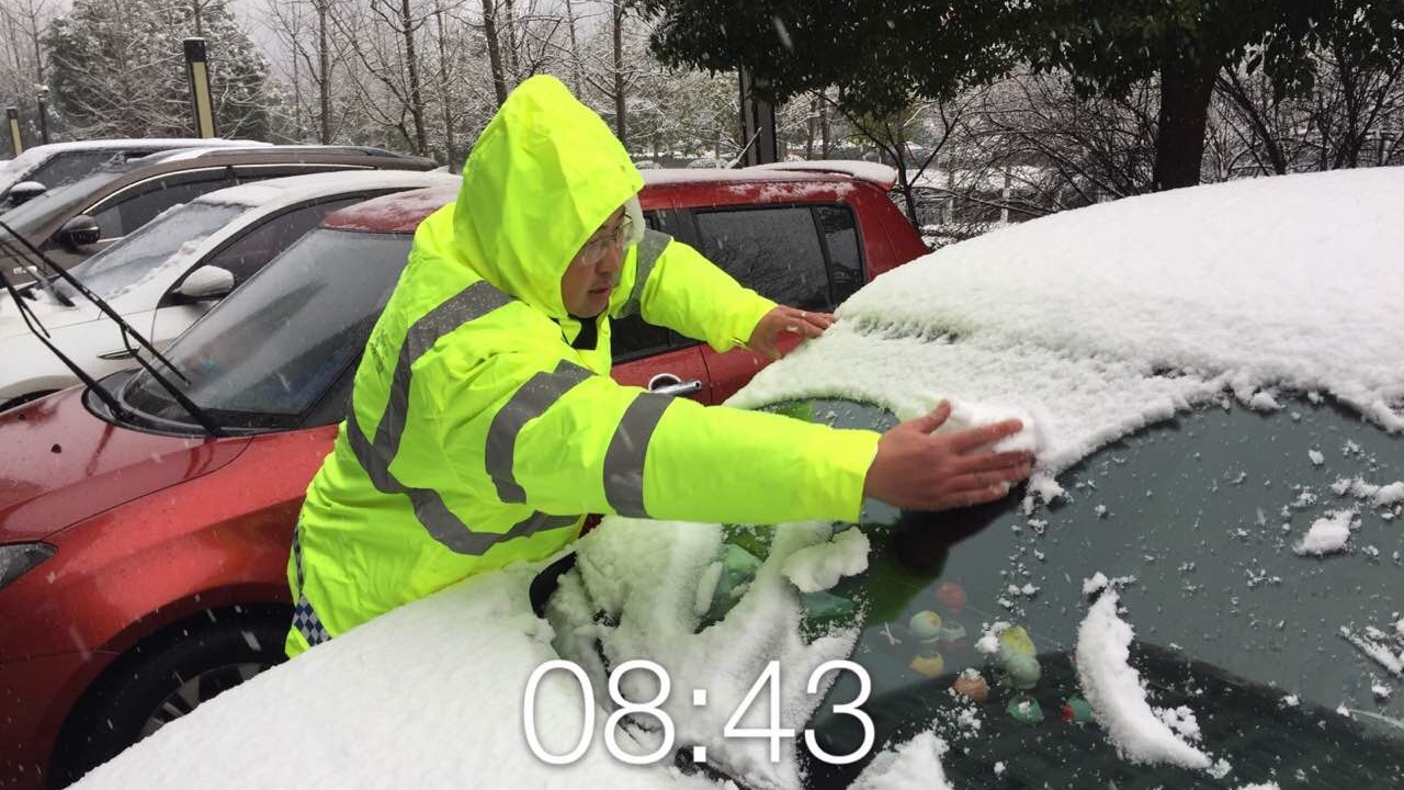 萬物商企掃雪