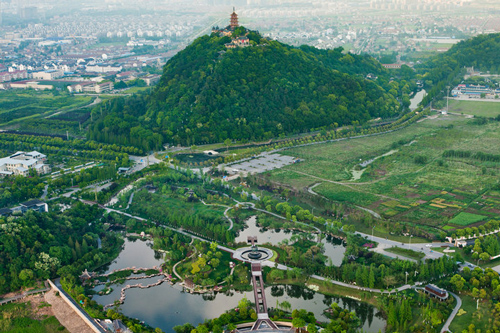 狼山 狼山位于南通市南郊,是著名的自然风景区,由狼山,马鞍山,黄泥山