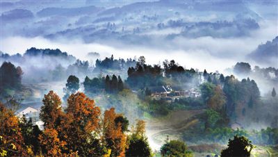 圣  灯  山 圣灯山海拔1064米,四周悬崖峭壁,陡峭险峻,山上  圣灯山