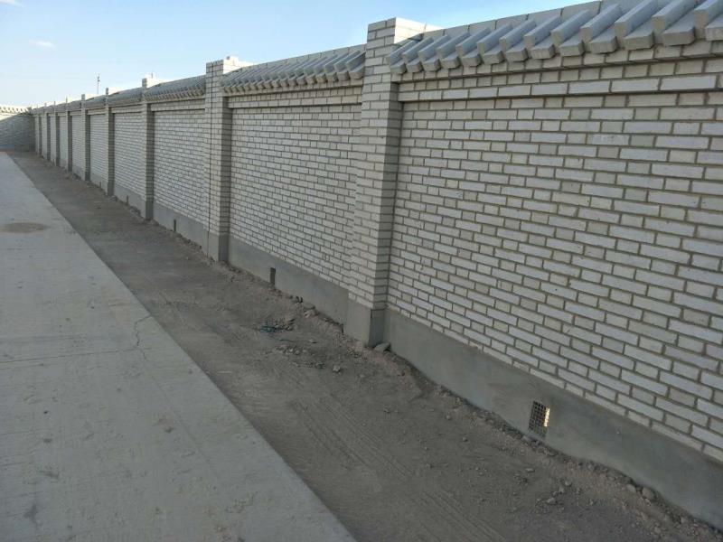 本周站区清水砖墙勾缝完成60%,预计下周结束.