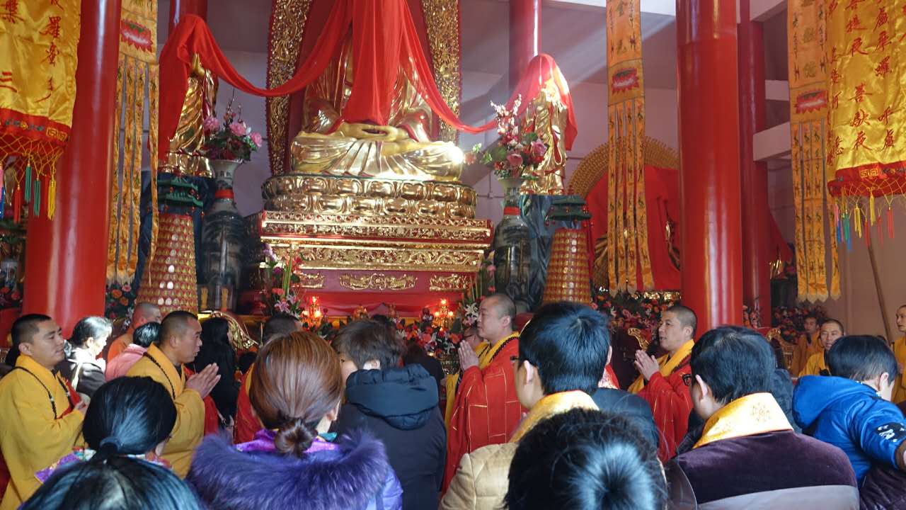2016年10月19日(农历九月十九日)星期三,观音菩萨出家日,隆兴寺将