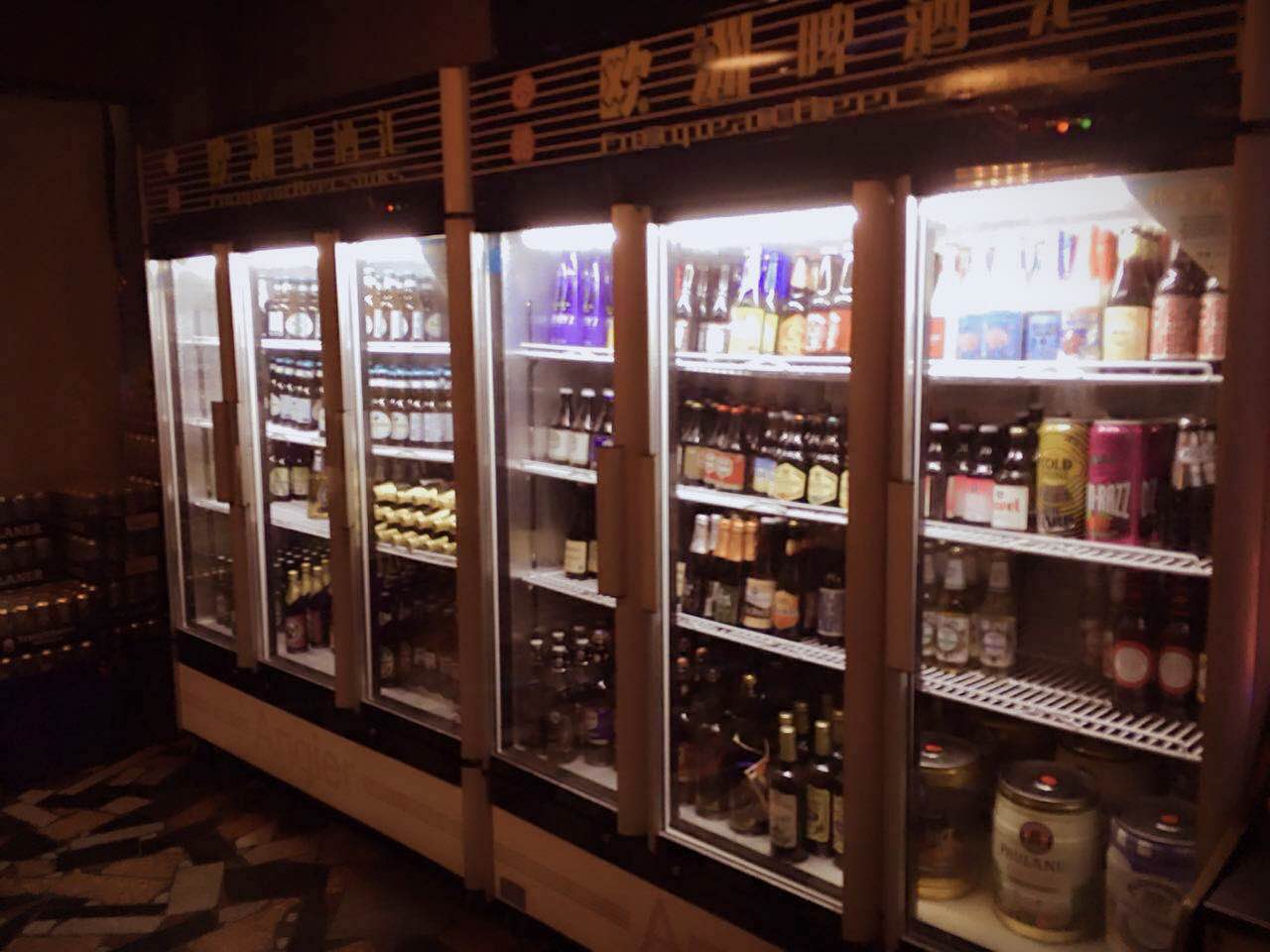 还能给你带来无限惊喜的酒吧 超大酒柜满足你对欧洲各国啤酒的需求