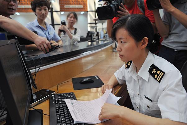 报关员制服图片