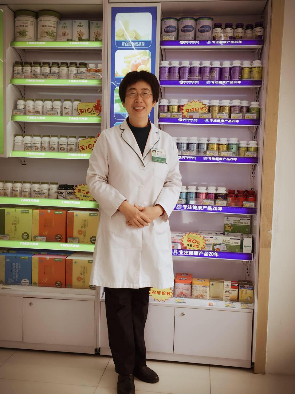 生物化学与微生物专业本科,浙大管 理科学与工程专业硕士,营养保健师