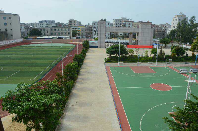 覃巴中学高中部欢迎您!