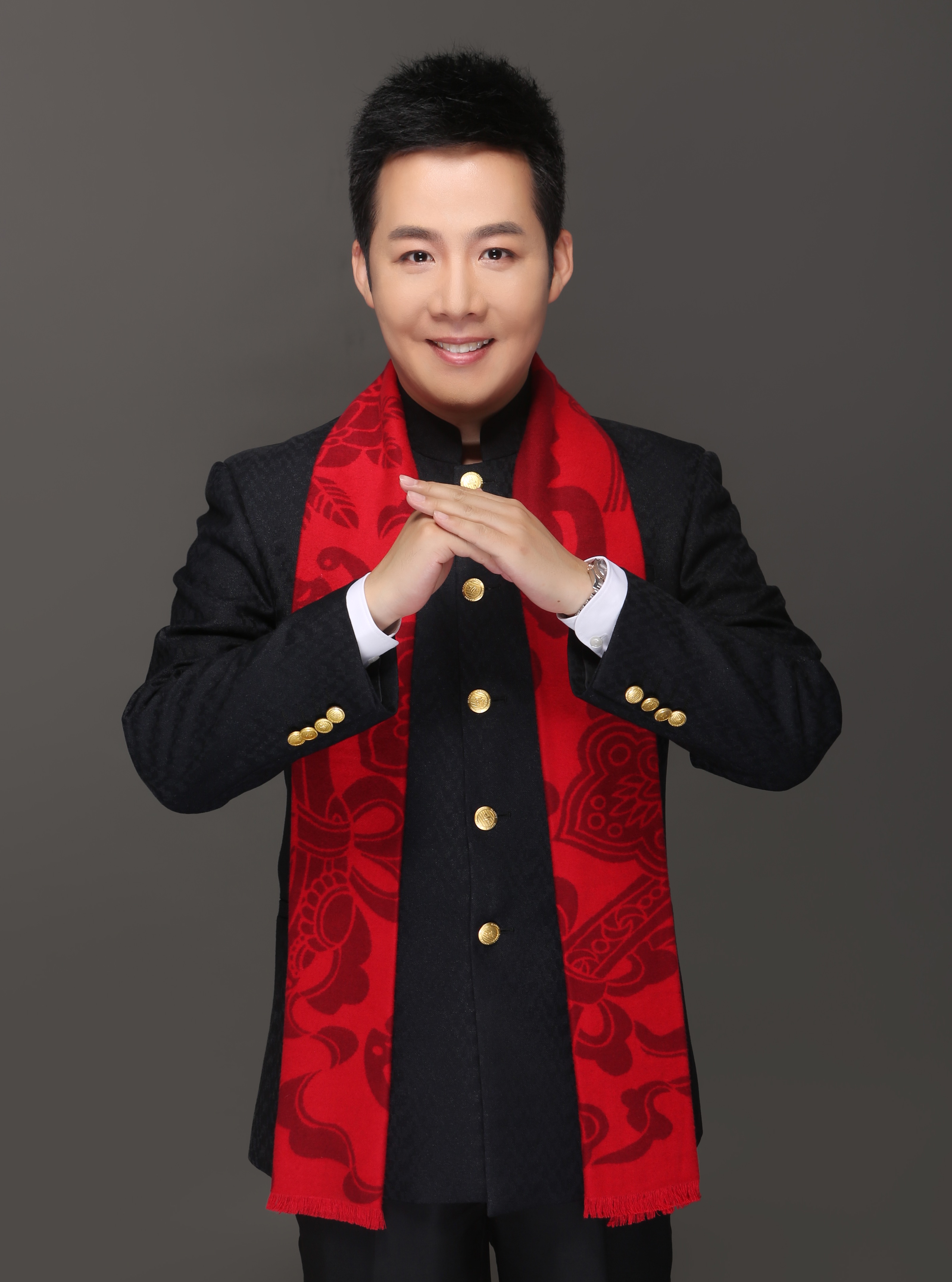 春晚主持人徐杰来了,今晚7点在这里与你不见不散