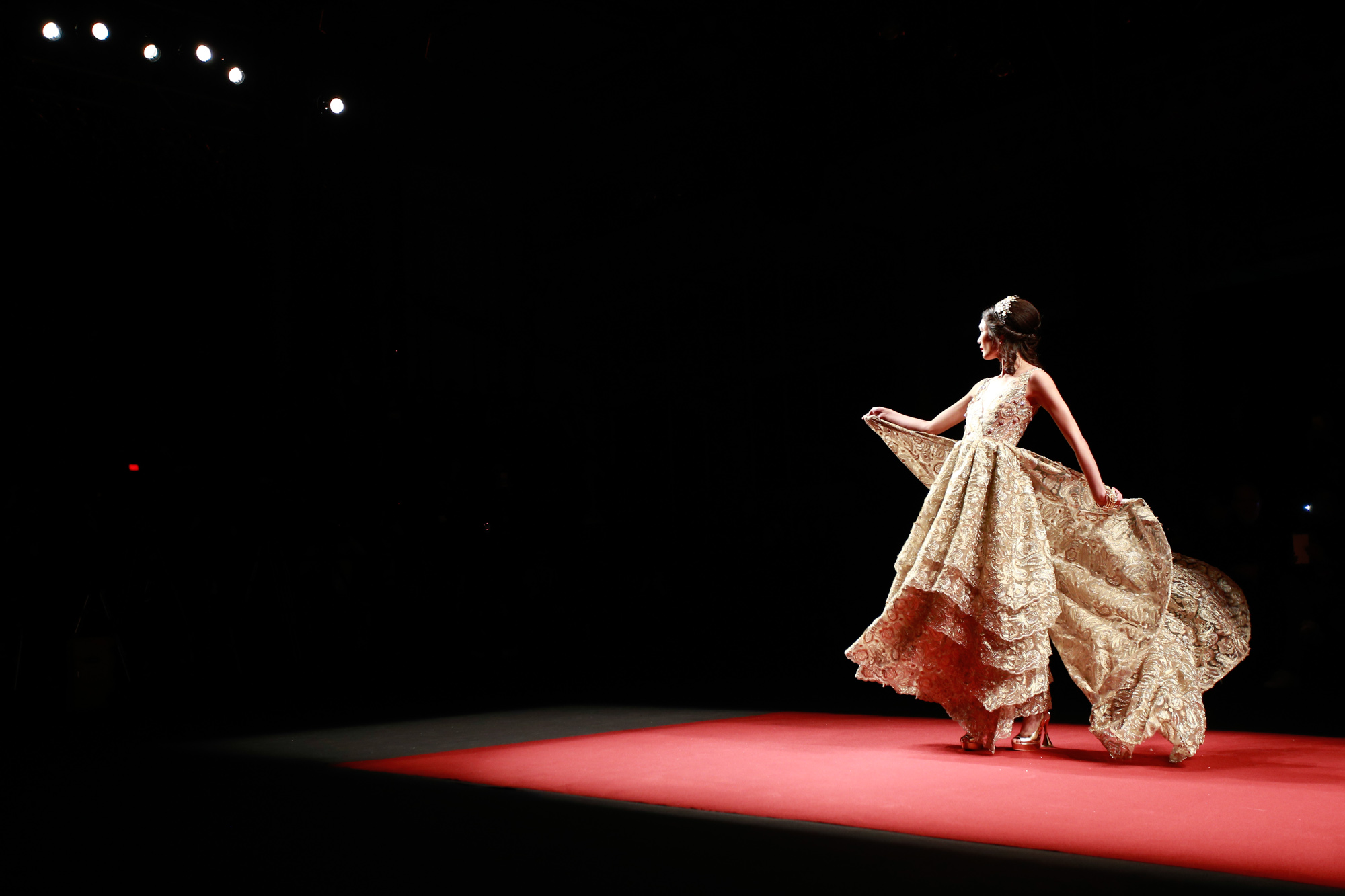 中国国际时装周-《国色·女王》发布会邀请函