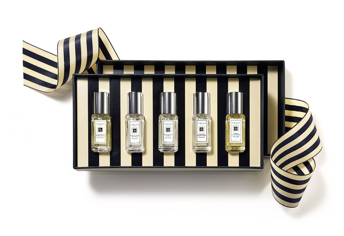 jo malone祖马珑        谐趣圣诞 调皮的小丑跃上餐桌,堆满礼物成为