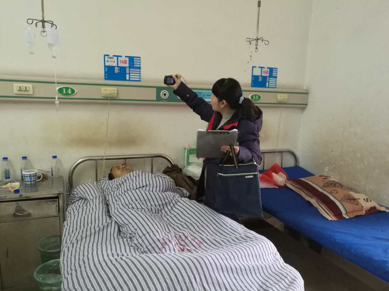 医院探视 温暖人心